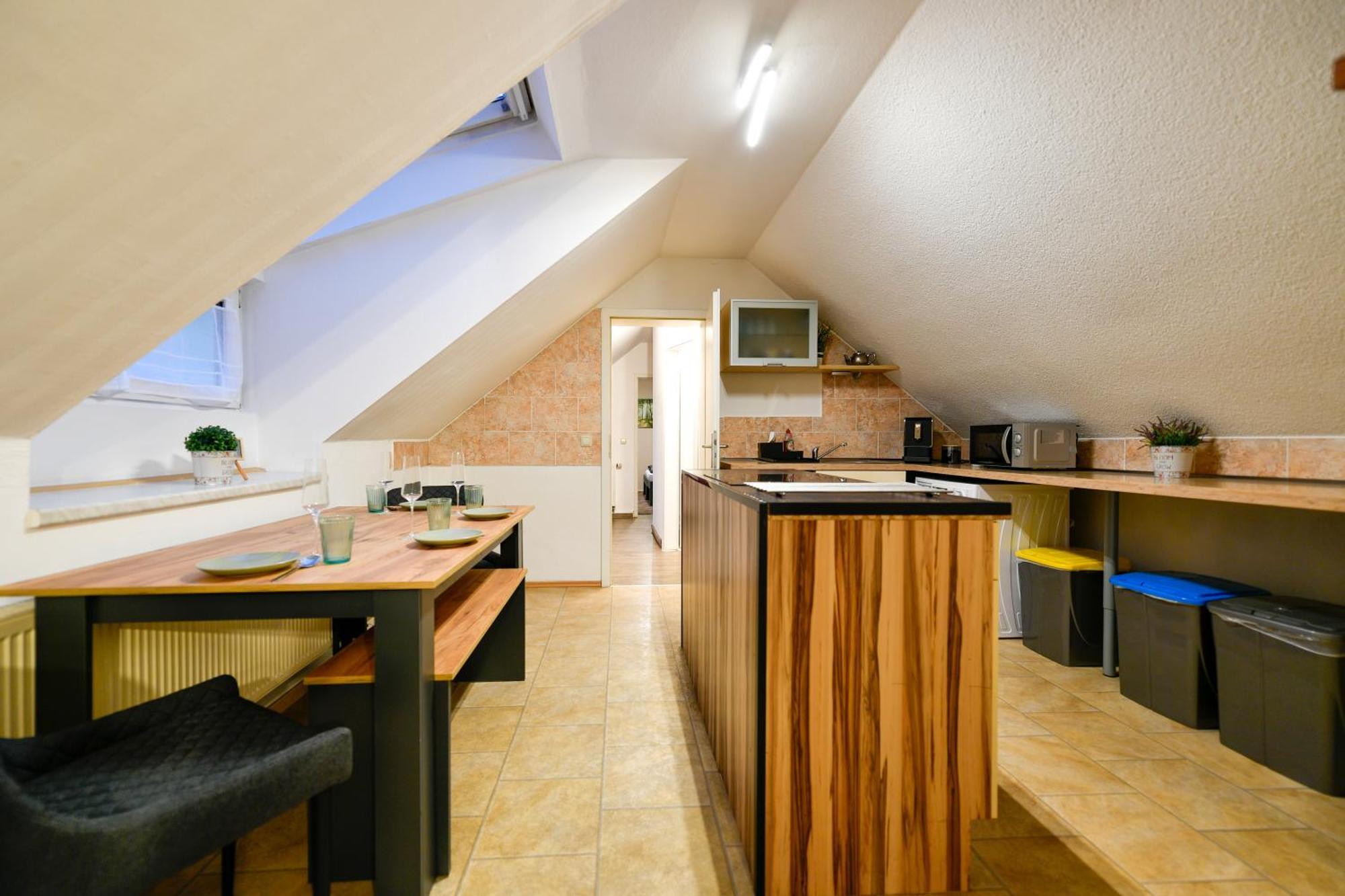 Grosses Spree Apartment, 3 Schlafzimmer Bis 10 Personen, 4X Kfz Parkplatz, Terrasse, Waschtrockner, Wlan, Netflix Котбус Екстер'єр фото
