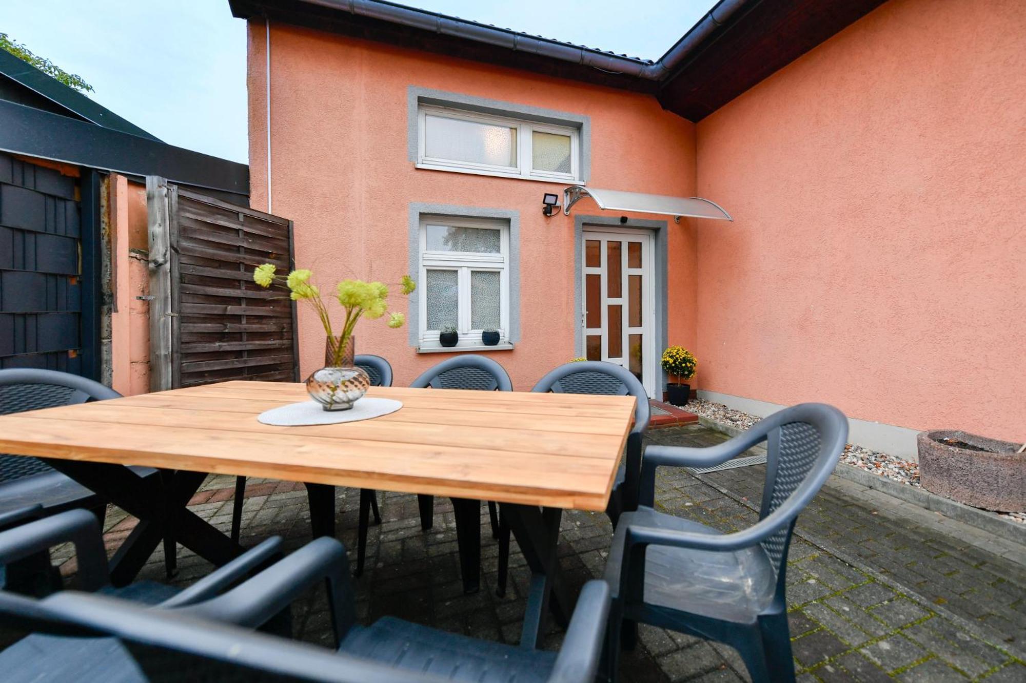 Grosses Spree Apartment, 3 Schlafzimmer Bis 10 Personen, 4X Kfz Parkplatz, Terrasse, Waschtrockner, Wlan, Netflix Котбус Екстер'єр фото